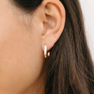 Elegant Gold Hoop Earrings